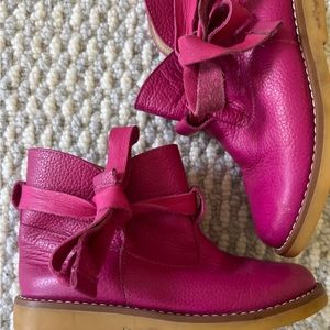Leather Elaphantito hot pink bow boots